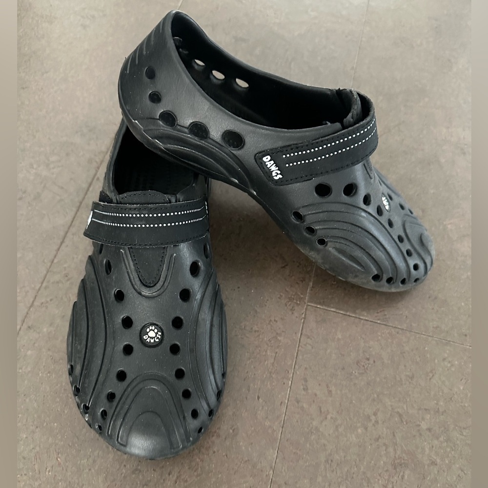 Women’s Dawgs Clogs sandals